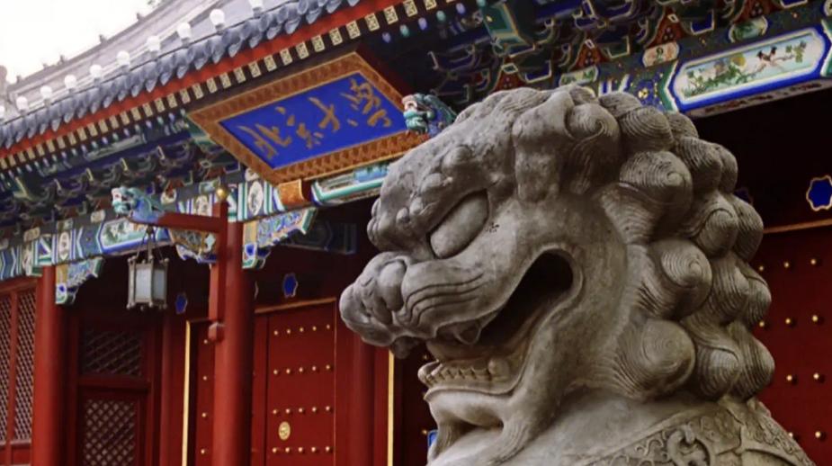 研學(xué)團(tuán)違規(guī)預(yù)約139人入校收費(fèi)150萬(wàn)，北大：關(guān)閉46名校友預(yù)約系統(tǒng)使用權(quán)限