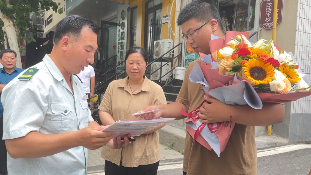 校门口卖学习笔记的他收到录取通知书：学弟学妹，我在清华等你们