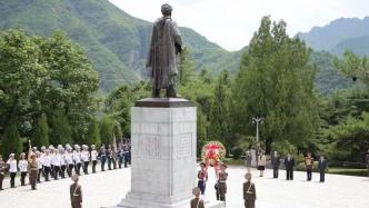 金正恩拜谒中国人民志愿军烈士陵园