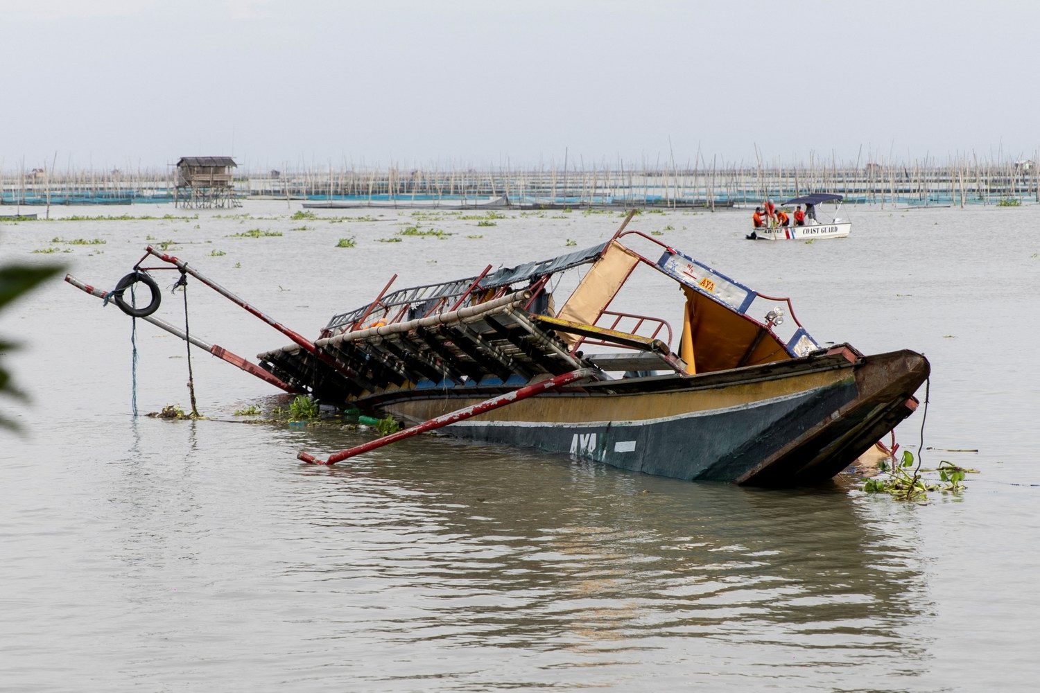 早安·世界｜菲律宾超载船只倾覆30人遇难43人获救_快看_澎湃新闻-The Paper