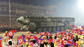 金正恩出席朝鲜“战胜节”大阅兵，多款新型武器亮相