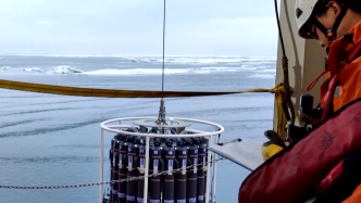 北冰洋海底的“盲盒”都有啥？来“雪龙2”号上一探究竟