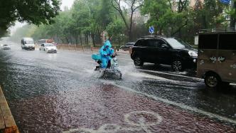 因连日暴雨北京门头沟区有道路发生路面塌陷，已采取断路措施