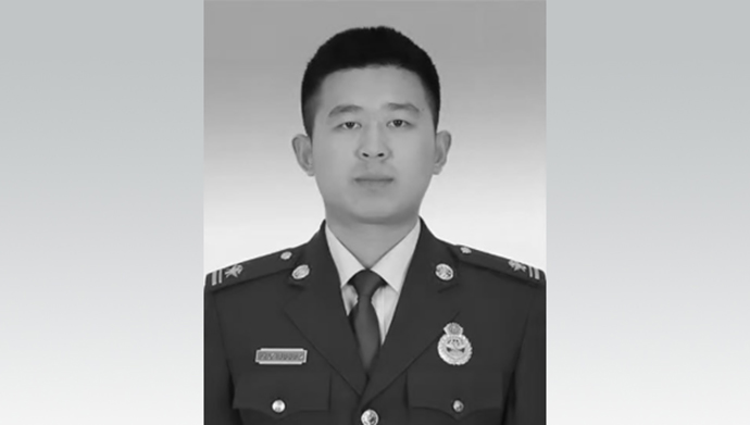 北京消防员冯振在强降雨抢险救灾中壮烈牺牲，年仅30岁_绿政公署_澎湃新闻-The Paper