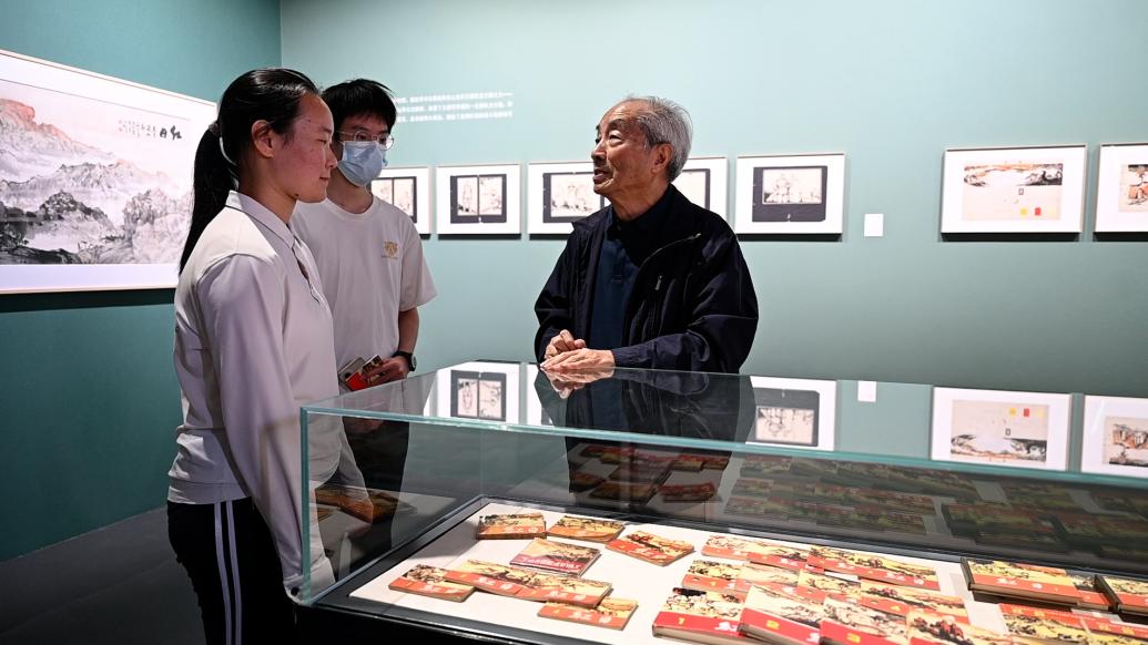 弘揚擁軍優屬光榮傳統，《紅日》等連環畫手稿首次亮相申城