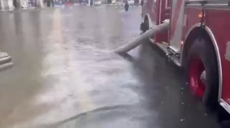 视频丨哈尔滨降雨导致内涝，中央大街紧急排涝中