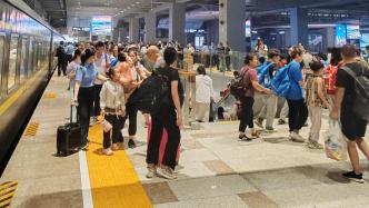 安全抵达！K396次列车第二批近500名旅客到达北京丰台站