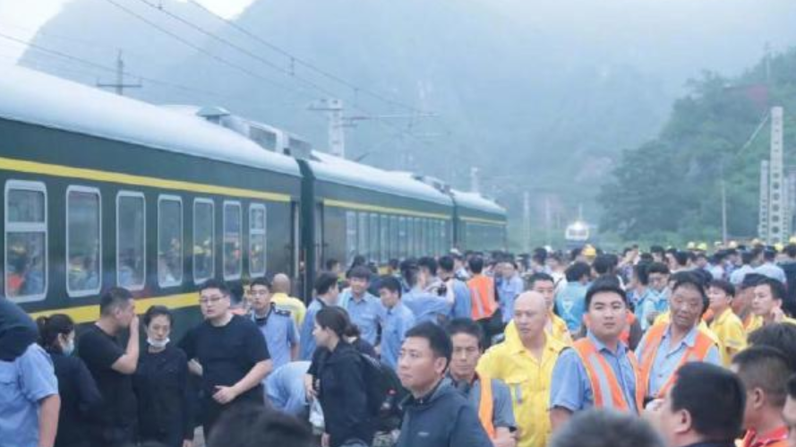 K396被困乘客徒步5小時：感謝救援人員，希望大家平安