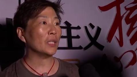 落坡岭居民帮助K396乘客,女书记哽咽着说没有人比中国人更团结