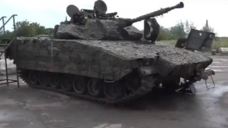 俄防长查看缴获的CV-90战车，系瑞典提供的最先进武器