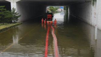 山東消防趕赴涿州后連夜排澇交通要道：水深下降一米，向內縮短10米