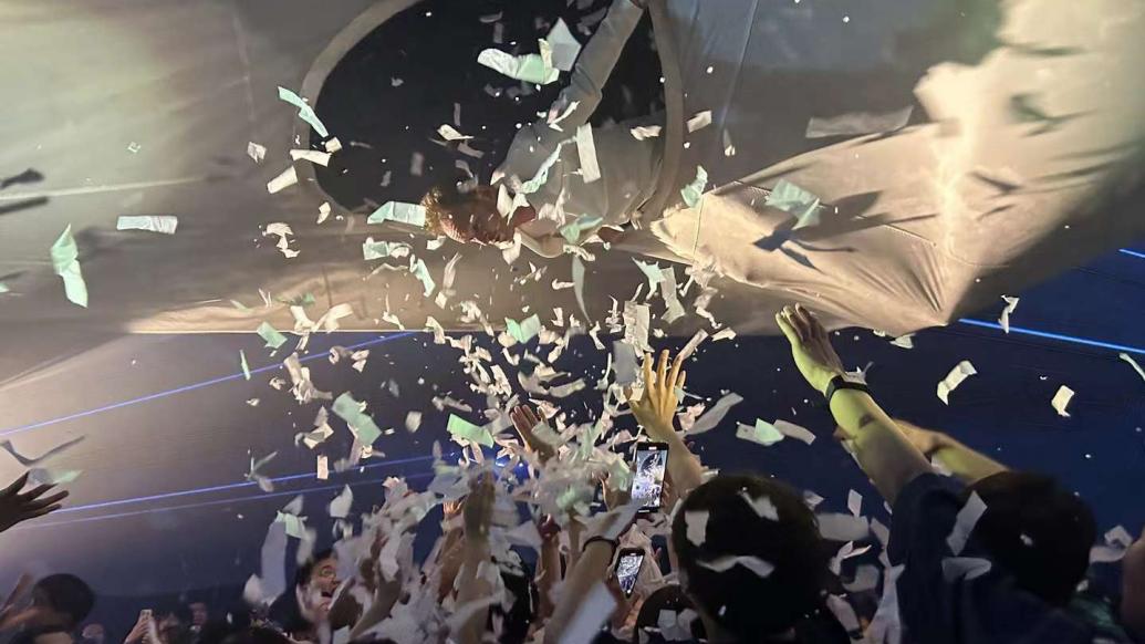 在夏日來一場(chǎng)狂歡,來沉浸演出《極限震撼》挑戰(zhàn)你的五感