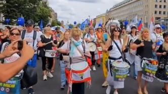 德国民众举行大规模游行，反对向乌克兰供应武器