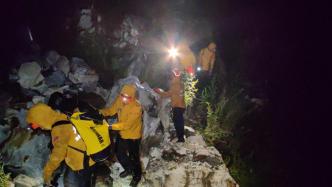 两名游客夜晚被困大理苍山，消防历时10小时成功救援