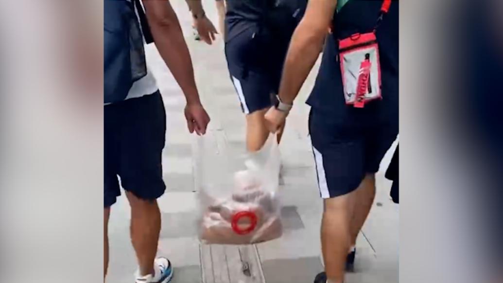 这叫一个地道！参加大运会的法国运动员带大包辣椒面回国