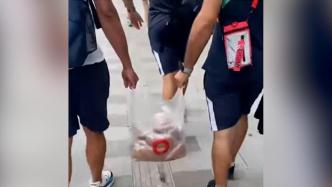 这叫一个地道！参加大运会的法国运动员带大包辣椒面回国