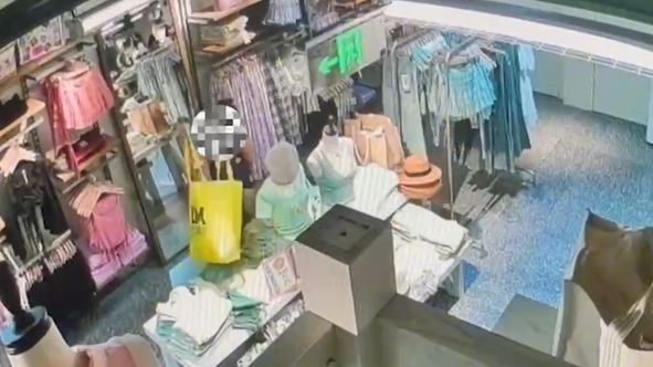 女子在上海一商場連盜7家店鋪,服裝、香水統(tǒng)統(tǒng)“零元購”