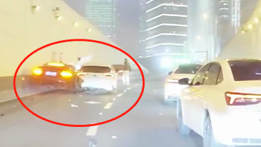 上海一隧道内3车追逐驾驶，与其他车辆发生碰撞3人受伤