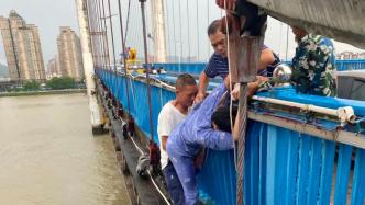 福建龙海大桥管理员救起轻生男子，20年间已救十多人