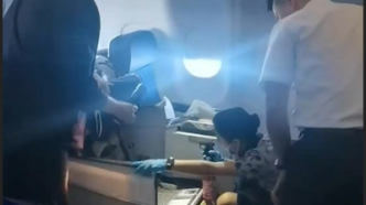 拉萨飞往上海的东航航班，因充电宝冒烟紧急备降