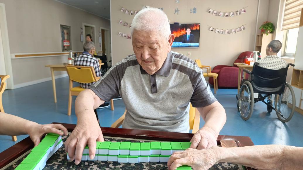 长沙一名百岁老人每天要打一小时麻将：心态好，勤锻炼