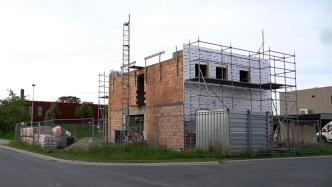 通胀压垮比利时建筑业，居民在建新房变烂尾楼