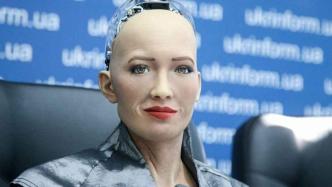 女机器人索菲亚接受专访：我有同理心和情感，我是来帮忙的