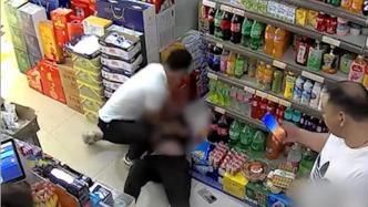 男子购物突然昏迷，幸遇刚从涿州救援回来的超市老板出手相救