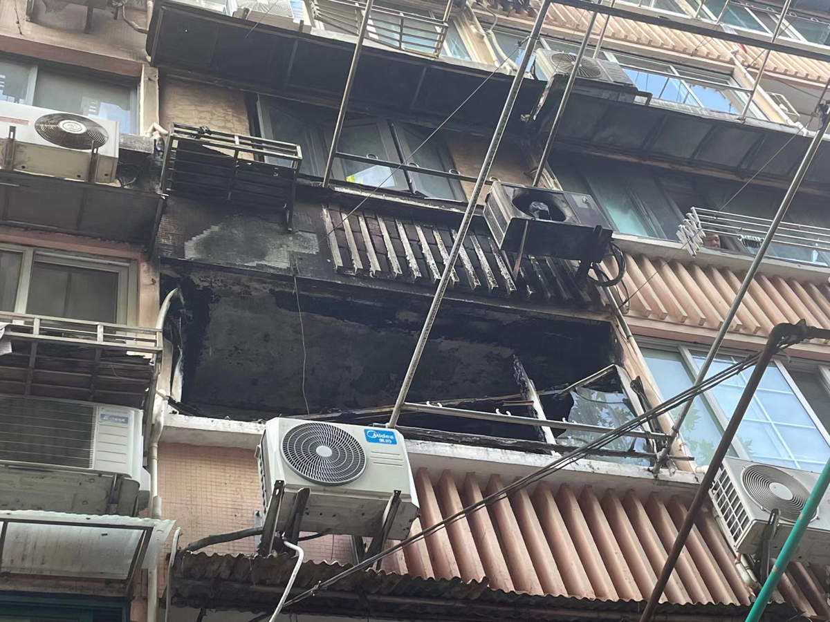 上海长宁一住宅发生火灾后波及邻居和租客，房屋损失谁来赔偿？