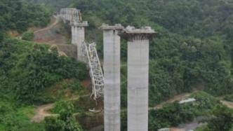 印度一在建铁路桥坍塌，已致超17名工人死亡、多人受伤