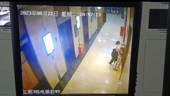 女子疑电梯产子并丢进垃圾桶，院方：婴儿救治后已出院