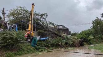 江苏盐城步凤镇遭遇雷暴大风天气，百余户房屋受损5人轻伤