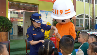 开学第一课，消防联合交警走进幼儿园宣传安全知识