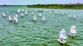 江苏青少年帆船冠军赛在固城湖畔扬帆开赛