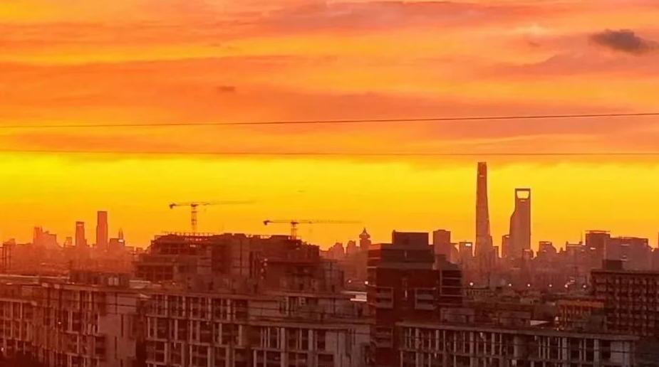 上海绝美晚霞再现，漫天“浓妆”惊艳到你了吗？