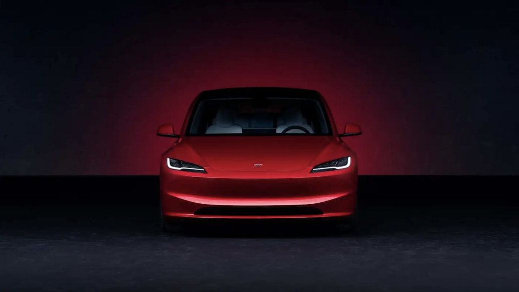 新款Model 3有啥变化？氛围灯、娱乐屏，首创触屏换挡