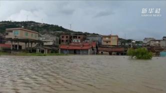 福建漳州：台风“苏拉”带来强降雨，相关部门紧急应对