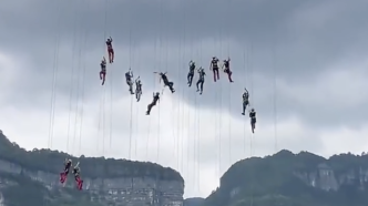 为中国救援点赞！重庆救援队员攀绳索如空中漫步