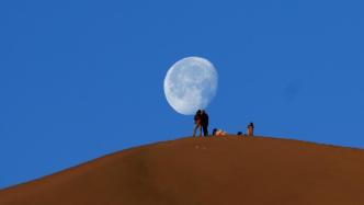 慢直播丨甘肃敦煌：大漠上空现“超级蓝月亮”