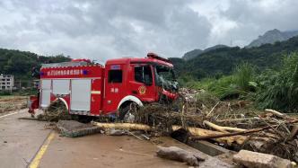 福州永泰一消防车被洪水冲走：6人获救1人殉职，还有2人搜救中