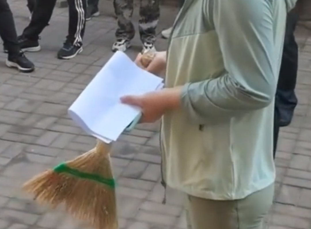 女干部 