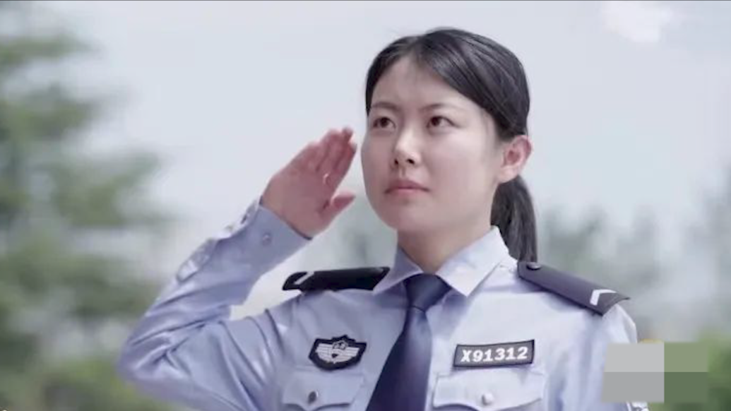 別鳳鳳即將成為一名人民警察