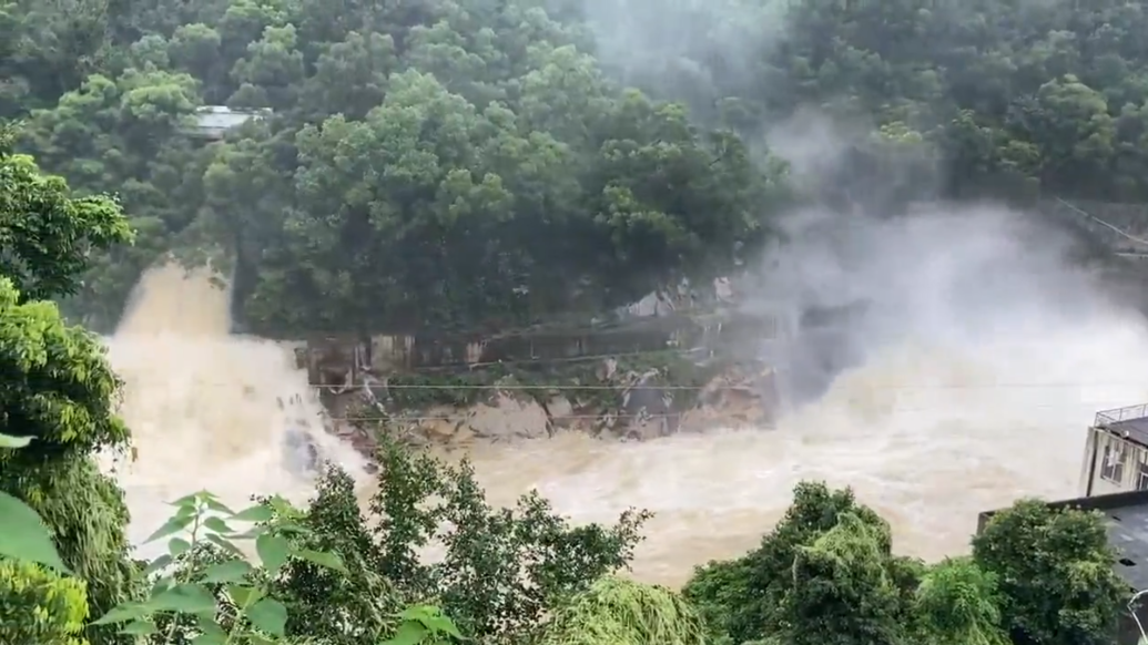 臺風(fēng)“海葵”登陸！福州福清東張水庫第二次開閘泄洪