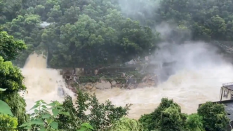 臺風“海葵”登陸！福州福清東張水庫第二次開閘泄洪