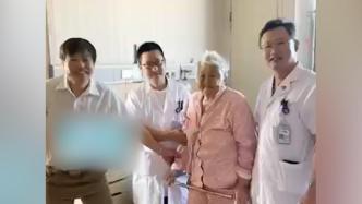 經歷一次摔倒骨折后，102歲愛唱歌的李奶奶又站起來了