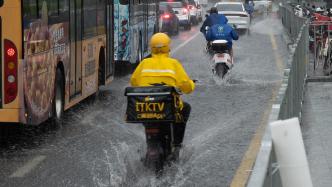 受突发暴雨影响，深圳龙岗中心城存在严重内涝风险请暂勿前往