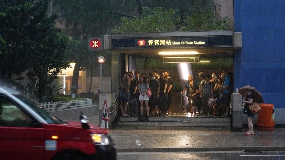 香港医管局：持续暴雨致110人受伤，4人情况较为严重