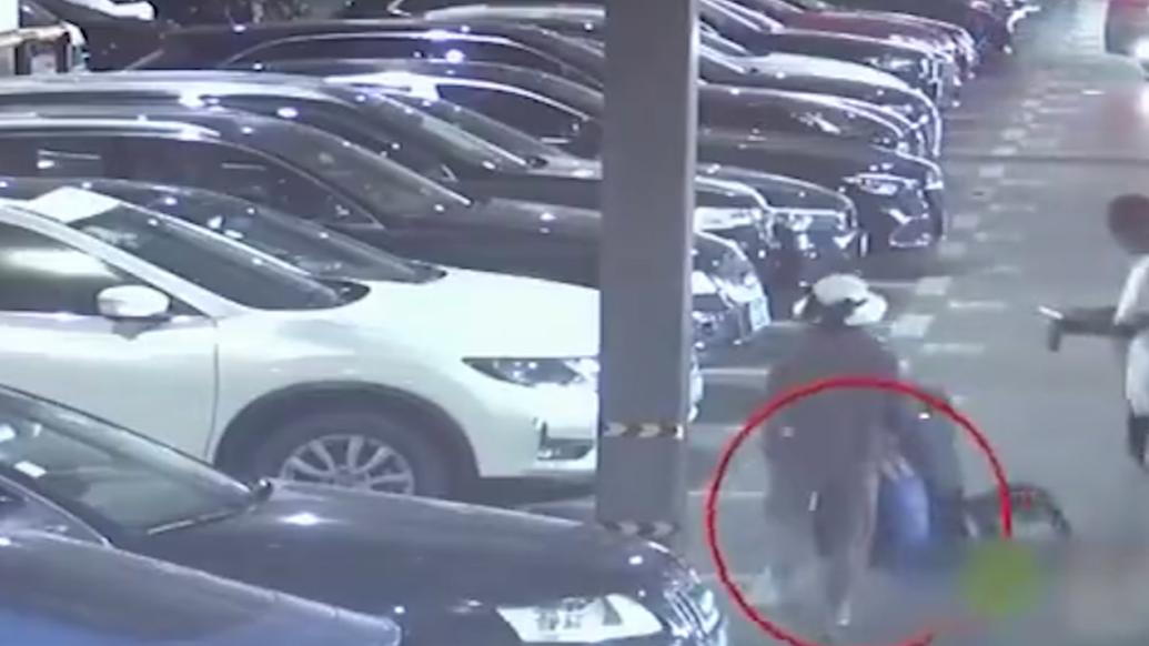 民警翻垃圾桶1小時(shí)找回3萬元救命錢