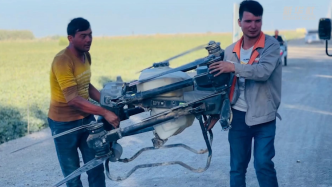 无人机洒农药，科技赋能新疆棉农生产