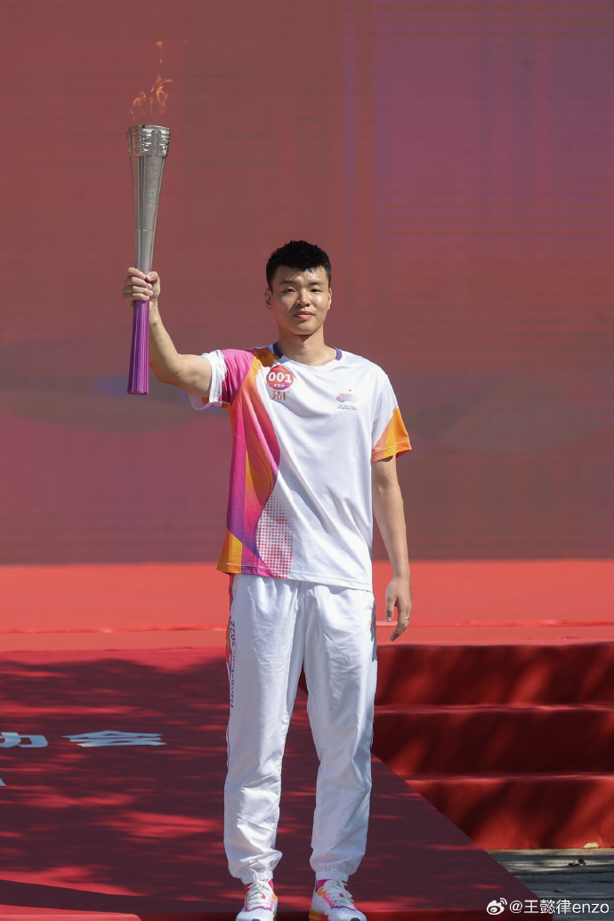 东京奥运会冠军王懿律担任嘉兴站传递的首棒火炬手